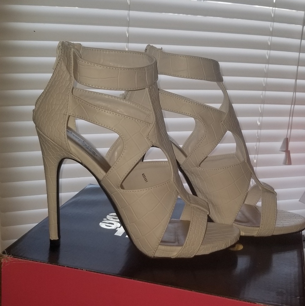 White cage sandals size 10 worn 1x